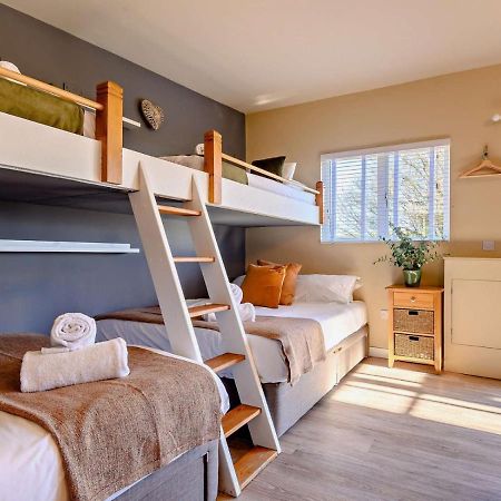 Wisteria View With Hottub & Cabin Sleeps 20 Chippenham  Eksteriør bilde