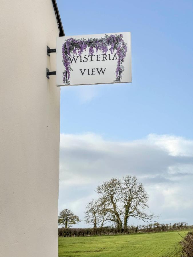 Wisteria View With Hottub & Cabin Sleeps 20 Chippenham  Eksteriør bilde