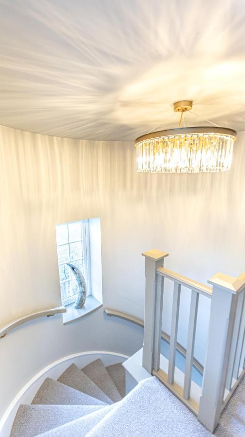 Wisteria View With Hottub & Cabin Sleeps 20 Chippenham  Eksteriør bilde