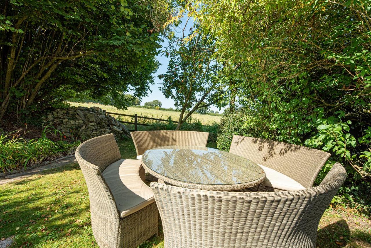 Wisteria View With Hottub & Cabin Sleeps 20 Chippenham  Eksteriør bilde
